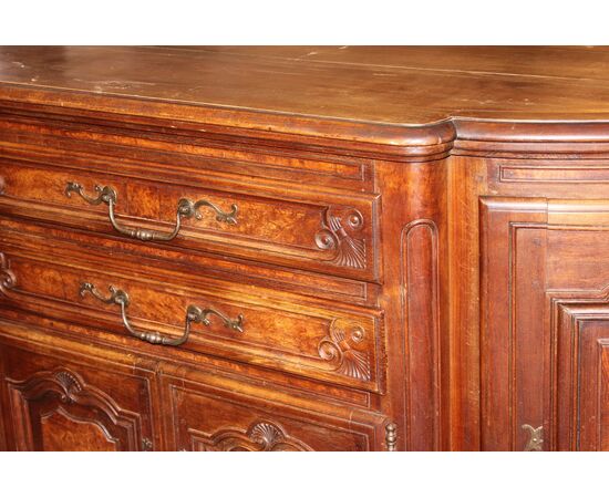 Grande Credenza Provenzale Scantonata XIX Secolo Legno di Noce e Radica