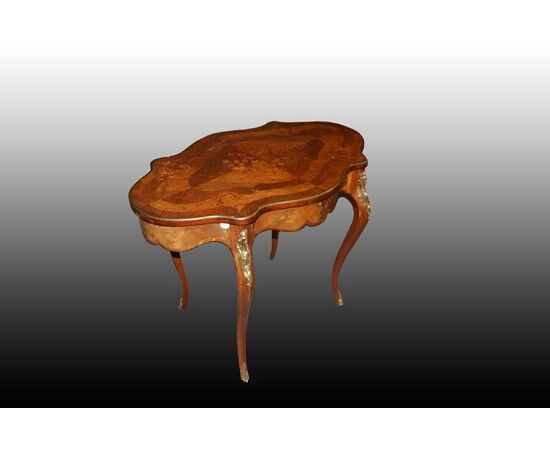 Tavolo tavolino da centro francese del 1800 stile Luigi XV riccamente rifinito con bronzi e intarsi