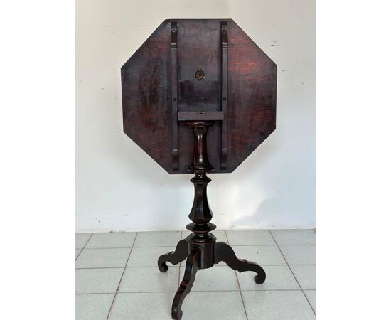 Tavolino ottagonale a vela . Milano prima metà 800. Restaurato
