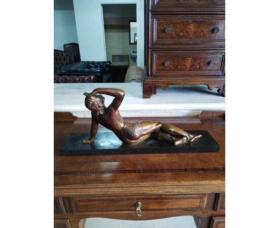 Scultura in bronzo di fanciulla 