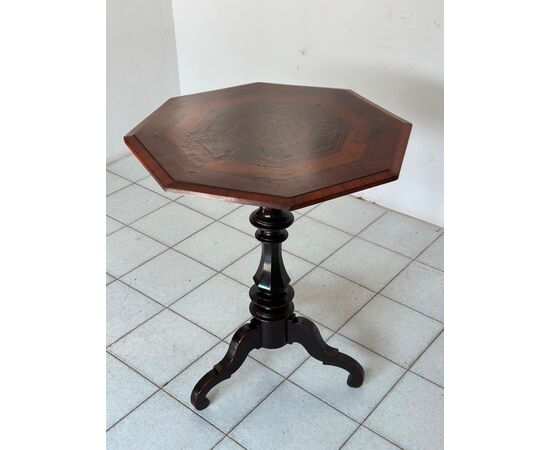 Tavolino ottagonale a vela . Milano prima metà 800. Restaurato