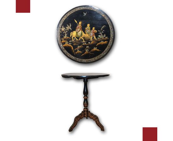 TAVOLINO EBANIZZATO DI STILE ORIENTALE CON TARSIE PRIMO XIX SECOLO