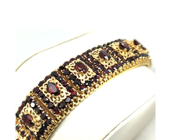 Bracciale in oro con granati