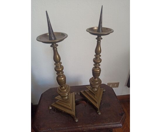 Coppia di candelieri in bronzo fine XVII secolo 