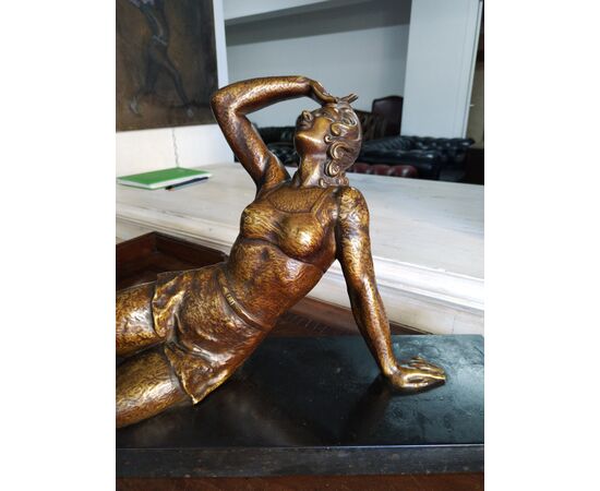 Scultura in bronzo di fanciulla 