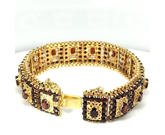 Bracciale in oro con granati