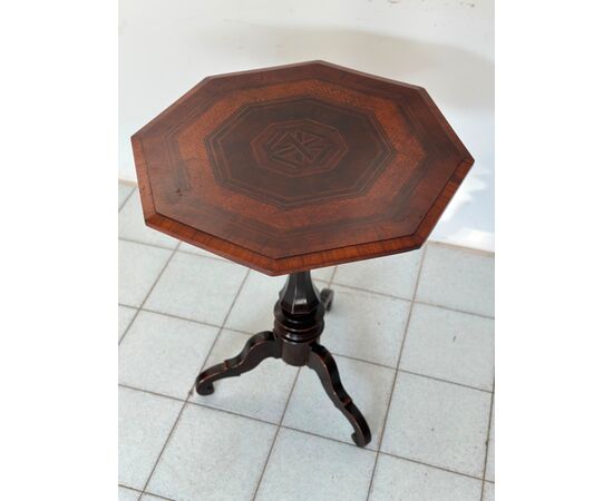 Tavolino ottagonale a vela . Milano prima metà 800. Restaurato