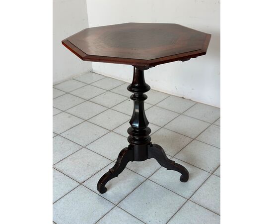 Tavolino ottagonale a vela . Milano prima metà 800. Restaurato