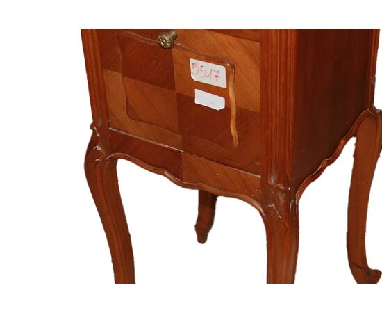 Coppia di comodini stile Luigi Filippo in legno di noce del 1800 con marmo ed intagli