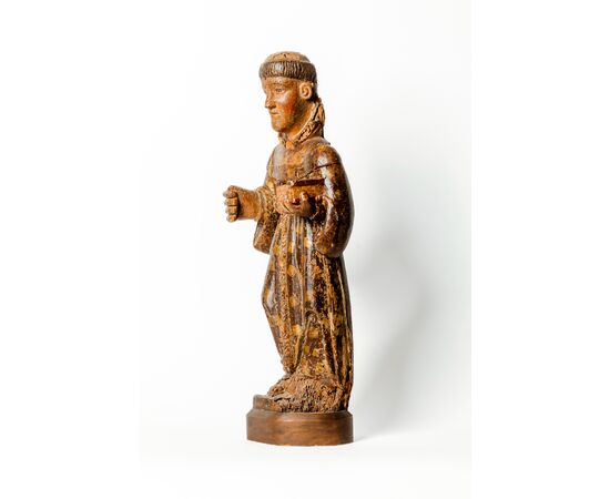 Frate francescano in legno con policromia originale - Italia XIV secolo