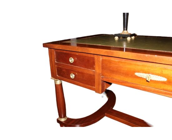 Scrivania Impero francese di inizio 1900 in legno di mogano con piano in pelle