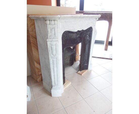PICCOLO CORNICE POMPADOUR MARMO BIANCO DI CARRARA STILE LUIGI XV FRANCIA  cm L116xP37xH107 