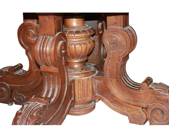 Tavolo Ovale Allungabile Stile Luigi Filippo in Legno di Noce del 1800