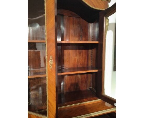 Vetrina credenza francese del 1800 con medaglioni in porcella di Sevres e cariatidi bronzi dorati 