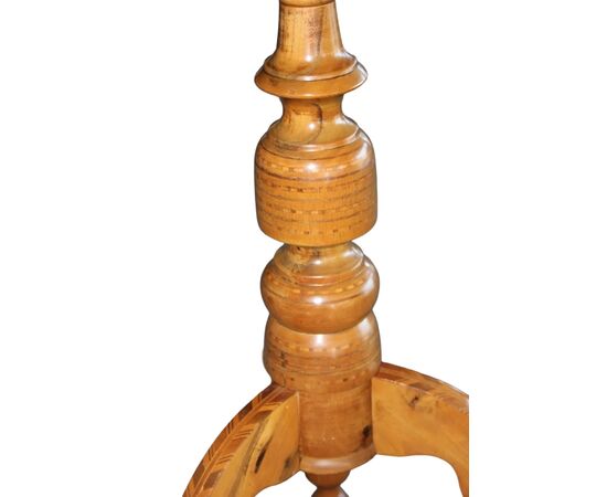 Tavolino Italiano Sorrentino del 1800 con Piano Intarsiato di Forma Ottagonale