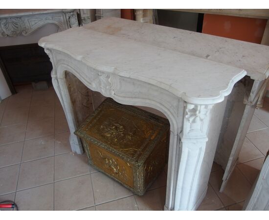 CAMINO IN MARMO BIANCO DI CARRARA SCOLPITO STILE LUIGI XV FRANCIA  cm L130xP38xH107