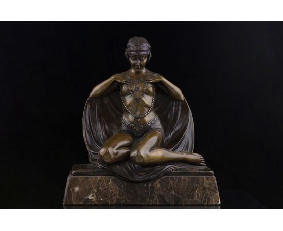 Scultura di Claire Colinet (Bruxelles 1885 - 1972), “Danzatrice orientale”
