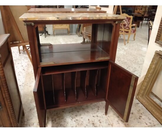Credenzino in mogano con bronzi e marmo del 1800 stile Luigi XVI francese