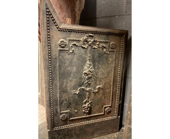 P263 - Trittico di piastre in ghisa, epoca '800, Misure: centrale cm L 82 x H 71, laterali cm L 49 x H 87