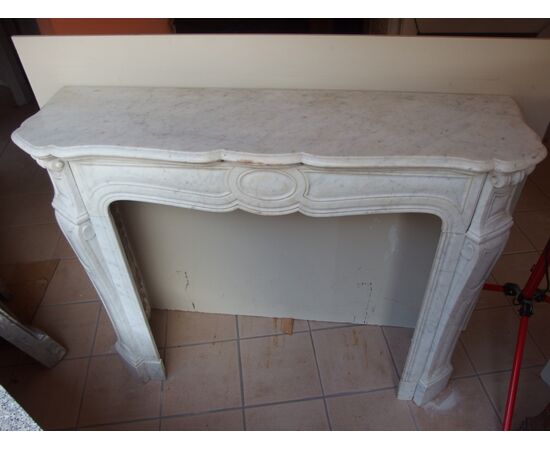 CAMINO IN MARMO BIANCO CARRARA POMPADOUR FRANCIA  cm L130xP36xH107 