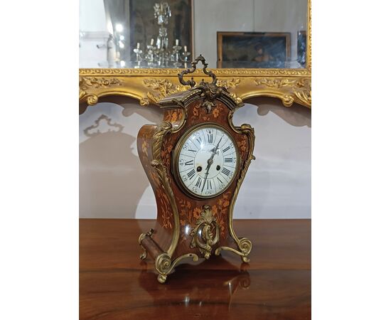 OROLOGIO INTARSIATO CON BRONZI PRIMI DEL XIX SECOLO