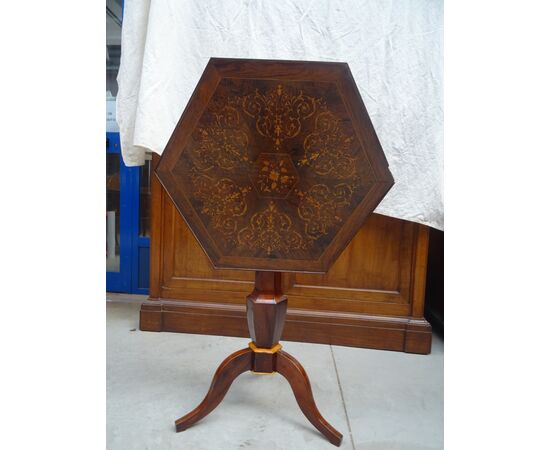 Tavolino da salotto a vela in palissandro intarsiato acero Carlo X 1820 Francia