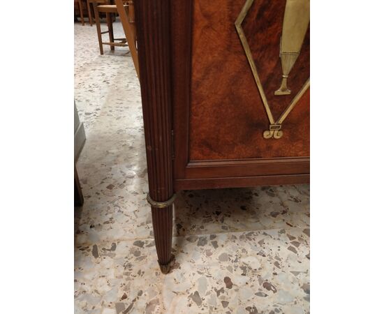 Credenzino in mogano con bronzi e marmo del 1800 stile Luigi XVI francese