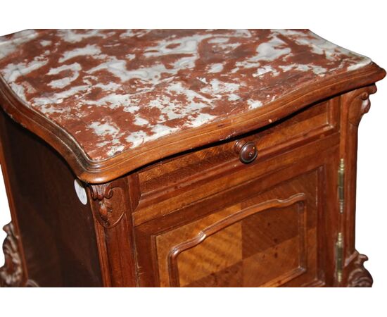Comodino Francese Stile Luigi Filippo Con Intagli e Piano in Marmo XIX secolo