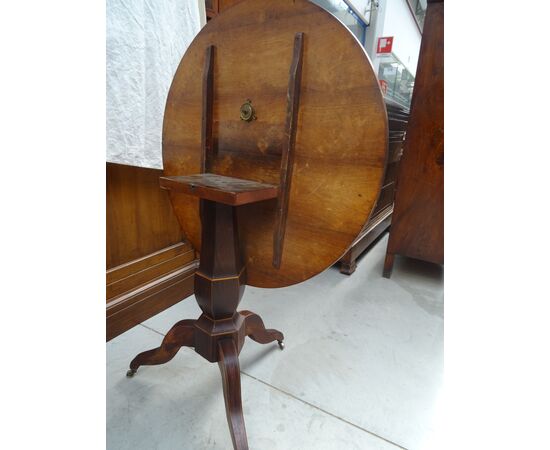 Tavolino da salotto a vela in palissandro intarsiato acero Carlo X 1820 Francia