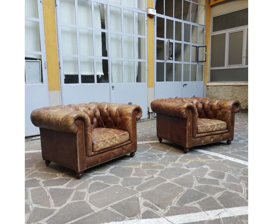 Coppia di poltrone chesterfield club vintage in cuoio cognac ( cigar brown ) 