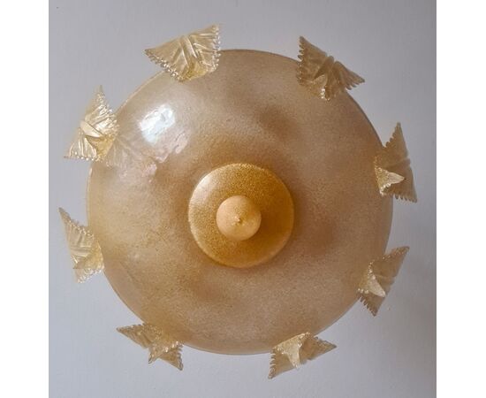 Lampadario di Barovier e Toso in vetro pulegoso dorato. 