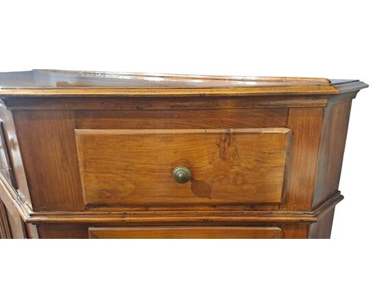 CREDENZA SCANTONATA IN CILIEGIO  – VENETO - FINE XVIII SEC