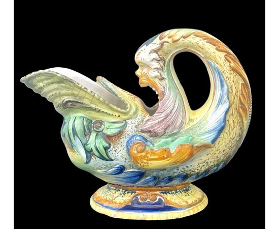 Versatoio in maiolica a forma di delfino rinascimentale.Manifattura Cantagalli.Firenze.