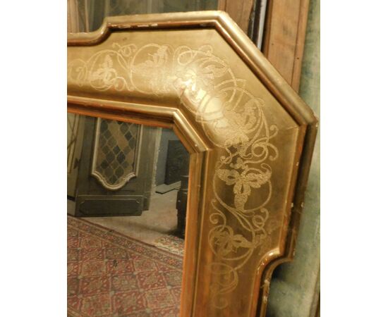 SPECC555 - Specchiera Umbertina in legno laccato e dorato.  Epoca '800.  Misure cm L 95 x H 115