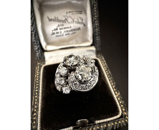 Anello  in  Platino  a  contrarie  con  Diamanti  2 ct.