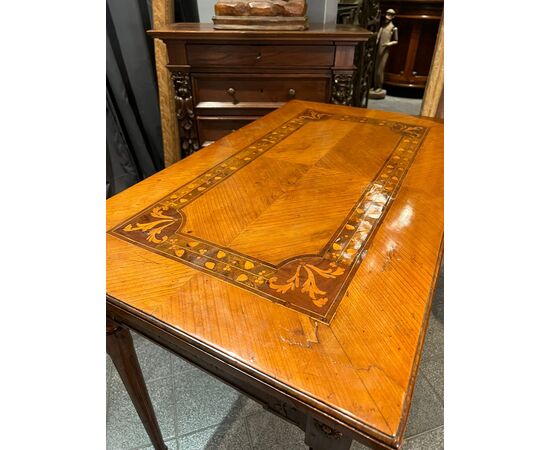 Tavolo in legno di ciliegio 