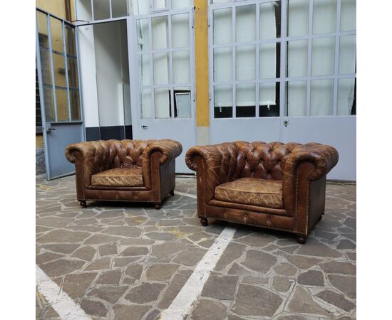Coppia di poltrone chesterfield club vintage in cuoio cognac ( cigar brown ) 