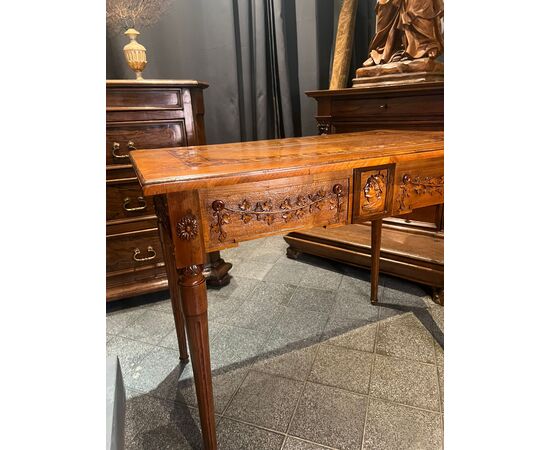 Tavolo in legno di ciliegio 