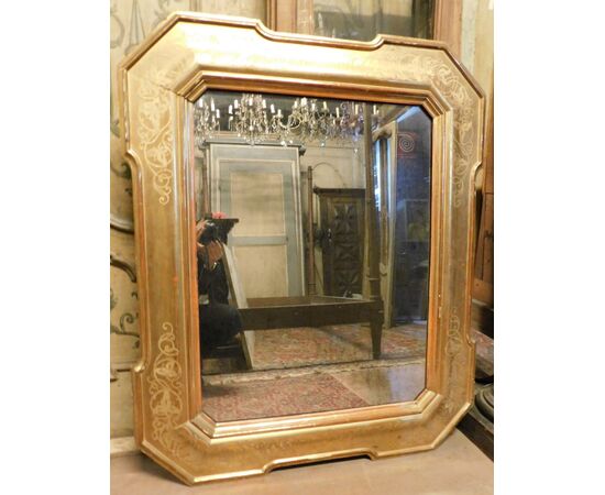 SPECC555 - Specchiera Umbertina in legno laccato e dorato.  Epoca '800.  Misure cm L 95 x H 115