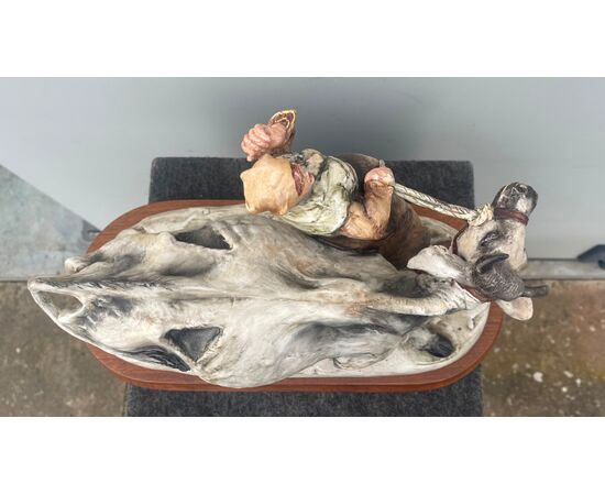 Figura di contadina con mucca in ceramica.Manifattura Cacciapuoti. Milano.
