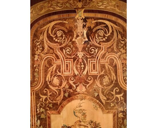 Tavolo da salotto Stile Luigi XVI del 1800 riccamente intarsiato e con bronzi