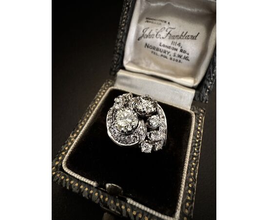 Anello  in  Platino  a  contrarie  con  Diamanti  2 ct.