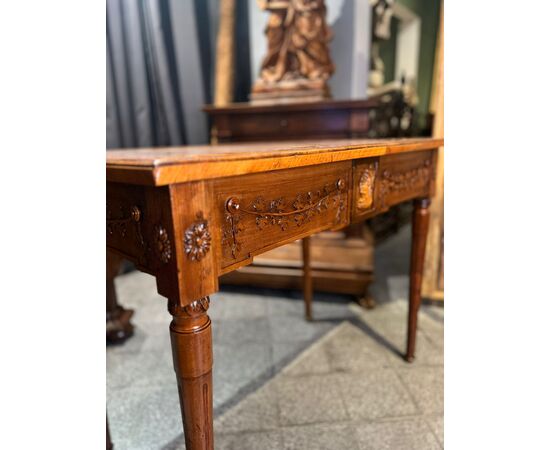 Tavolo in legno di ciliegio 