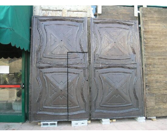 ptn136 walnut door with door ep. &#39;600 width. 130 xh 277 cm     