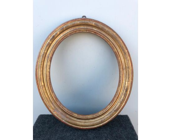 Frame in carved wood and gold leaf.Louis Philippe period.     