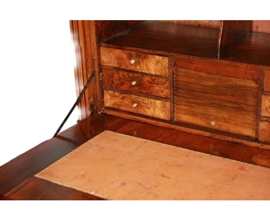Secretaire francese di fine 1700 stile Luigi XVI in legno di noce Fiammato