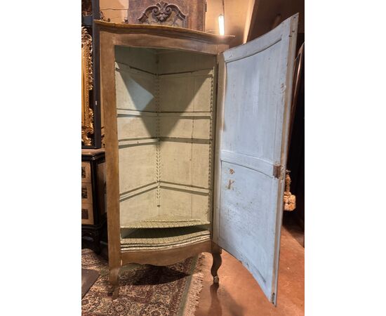 ARM244 - Angoliera in legno laccato, epoca '700, misure cm L 90 x H 180 x P lato 60