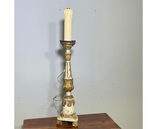 Antico Candelabro legno dipinto laccato Oro e Avorio XVIII sec . Mis cm 90 