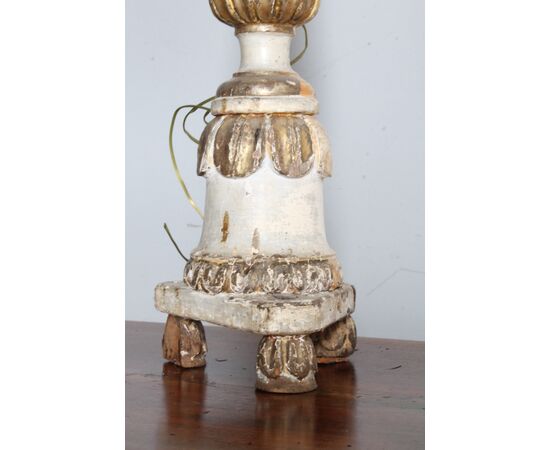 Antico Candelabro legno dipinto laccato Oro e Avorio XVIII sec . Mis cm 90 