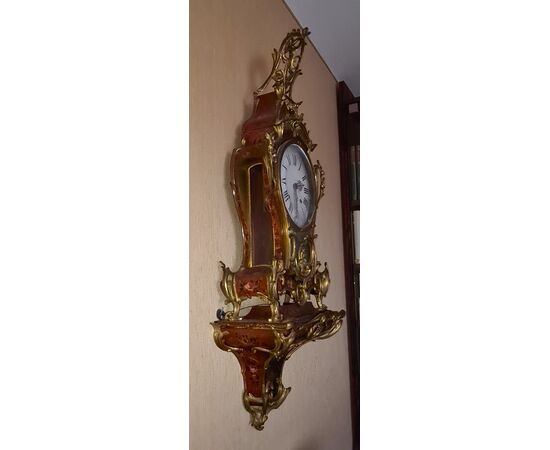 Orologio cartel.   Epoca e stile: Luigi XV, della seconda metà del XVIII secolo. 